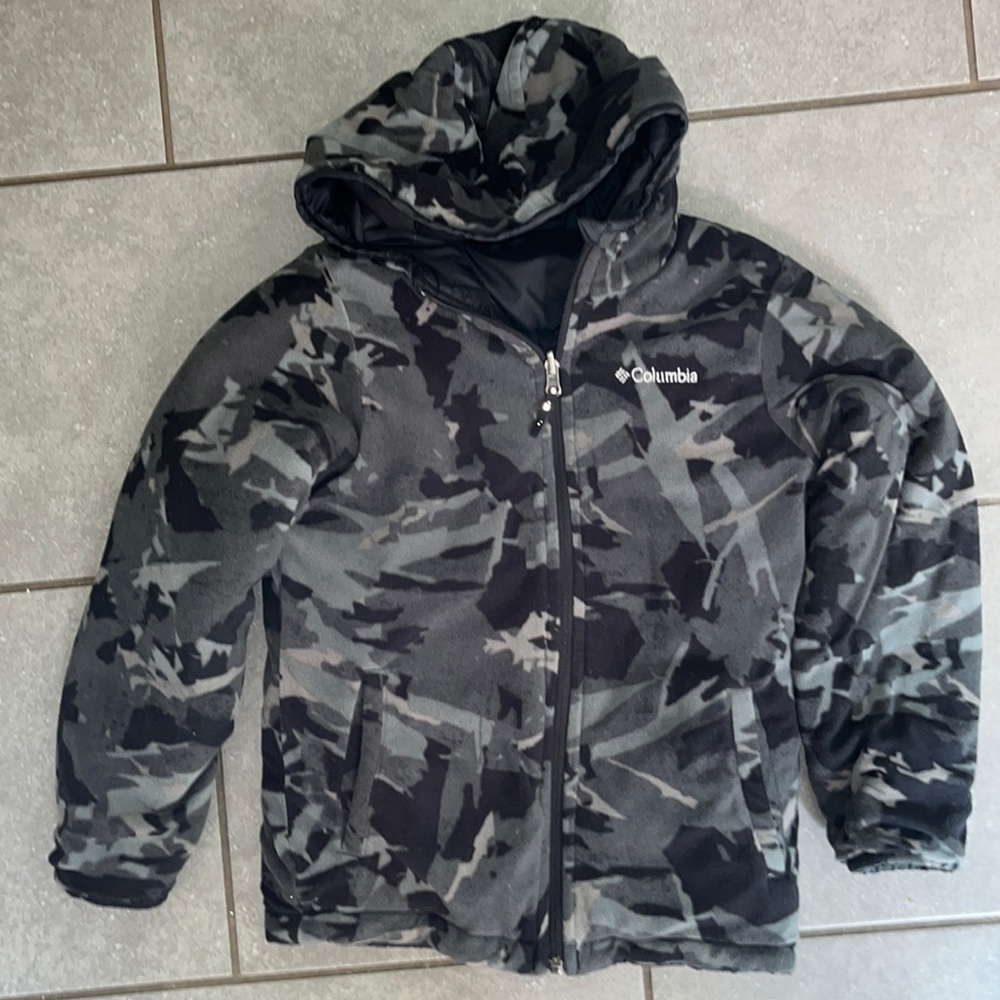 Columbia Youth Unisex Reversible Jacket, Black Trad Camo